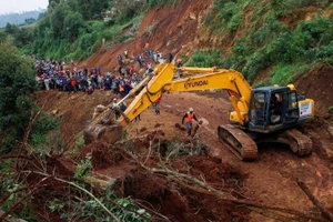 Mưa lớn gây lở đất kinh hoàng ở Kenya, hàng chục người thiệt mạng và mất tích, ngày 1/11/2025.