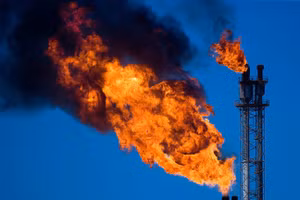 Trạm xăng Ras Laffan của Qatar bốc cháy sau cuộc tấn công bằng UAV của Iran, ngày 28/2/2026.