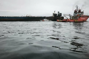 Tàu chở dầu Kairos bị UAV tấn công và bị mắc cạn ở Biển Đen gần thị trấn Ahtopol của Bulgaria.