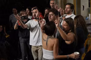 Người dân Palestine ăn mừng tại Khan Younis sau tin tức về thỏa thuận ngừng bắn và giải cứu con tin ở Gaza, ngày 9/10/2025. 