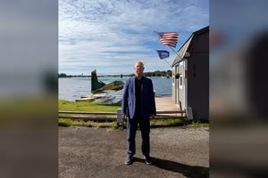 Đặc phái viên tổng thống Nga, Kirill Dmitriev, đăng bức ảnh chụp ông trên đất Mỹ ngay sau khi hạ cánh xuống Alaska vào ngày 14/8/2025.