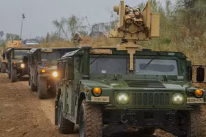 Binh lính Vệ binh Quốc gia Texas và cảnh sát DPS tiến hành các cuộc tập trận sẵn sàng di cư hàng loạt.