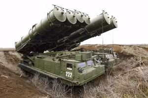 Hệ thống phòng không S-300 của Nga bàn giao cho Iran.