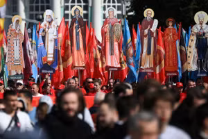 Hàng ngàn người diễu hành trong đoàn rước Chính thống giáo ở Moscow, ngày 7/9/2025.