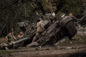 Ukraine được nhận định có thể mất hàng trăm km2 mỗi ngày do lỗi chỉ huy.