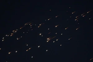 Tên lửa Iran hướng về phía Israel, ngày 18/3/2026.