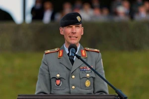 Tư lệnh lục quân Đức, Trung tướng Christian Freuding.