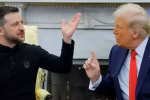 Tổng thống Mỹ Donald Trump (phải) và Tổng thống Ukraine Vladimir Zelensky.