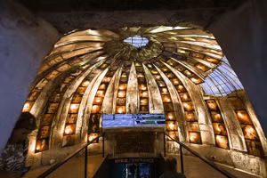 Bảo tàng Bunk'Art 2 ở trung tâm Tirana thu hút lượng lớn khách du lịch.