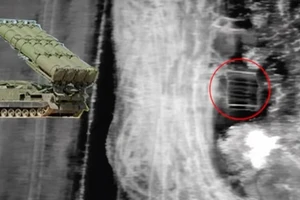 S-300 của quân đội Nga bị một UAV cánh cố định của Ukraine tấn công, ngày 25/2/2026.