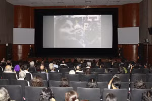 Bộ phim ghi cảnh người Thuỵ Điển mừng chiến thắng của Việt Nam