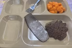 Lính thủy đánh bộ Mỹ ở Trung Đông không hài lòng với khẩu phần ăn hàng ngày được cấp.