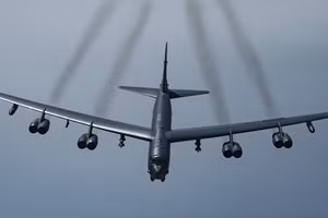 Máy bay ném bom tầm xa B-52H Stratofortress của không quân Mỹ.