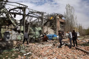 Hiện trường sau một cuộc tấn công do Mỹ và Israel phối hợp thực hiện vào một trường đại học ở Tehran, Iran.