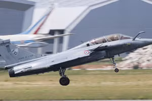 Máy bay chiến đấu Dassault Rafale B của Pháp.