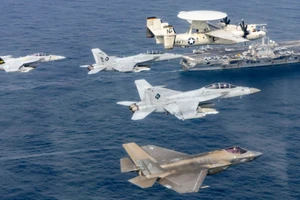 Mỹ triển khai tàu sân bay USS Abraham Lincoln cùng các phi đội máy bay chiến đấu đến Trung Đông.