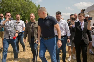 Thủ tướng Slovakia Robert Fico lần đầu tiên xuất hiện trước công chúng sau vụ xả súng hồi tháng 5, ngày 8/7/2024.