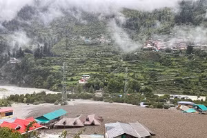 Lở đất nhấn chìm ngôi làng Dharali ở bắc Ấn Độ sau trận lũ quét chết người, 5/8/2025.