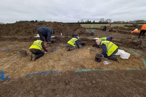 Phát hiện khu định cư của người La Mã thời kỳ đồ sắt sau một phát hiện đáng chú ý về những thanh kiếm quý hiếm.