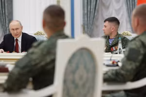Tổng thống Putin gặp gỡ các binh sĩ tham gia chiến đấu ở Ukraine tại Điện Kremlin, ngày 12/6/2026.