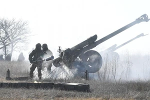 Pháo tự hành D-30 122 mm