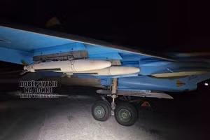 Máy bay Su-34MHO mang theo hai quả bom lượn D-30SN