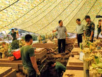Ông Nguyễn Tiến Đạt - Giám đốc Sở Nội vụ tỉnh Điện Biên (đứng giữa).