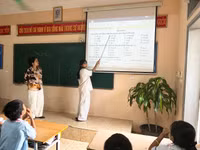 Cô trò Trường PTDTBT THCS Nà Hỳ.