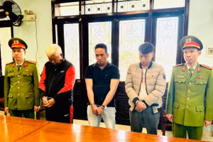 Giám đốc cùng nhân viên Công ty TNHH Khai thác và Chế biến khoáng sản Hucera bị bắt.