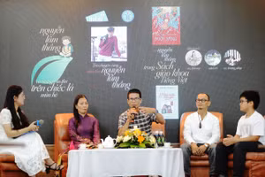 Chương trình “Trò chuyện cùng nhà thơ Nguyễn Lãm Thắng” do Trường Đại học Sư phạm, Đại học Huế tổ chức. (Ảnh: Huy Trần)