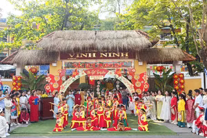 "Hội chợ trường học” chủ đề “Sắc Huế trong em” tại TP Huế.