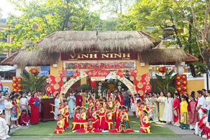 "Hội chợ trường học” chủ đề “Sắc Huế trong em” tại TP Huế.