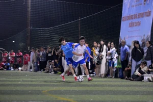 Giải bóng đá sinh viên Trường Đại học Sư phạm, Đại học Huế diễn ra với nhiều trận bóng hấp dẫn.