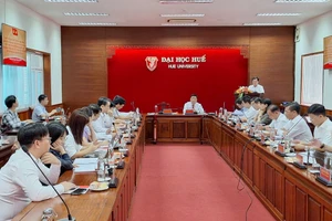 Ban Tuyên giáo và Dân vận Trung ương cùng đoàn công tác làm việc với Đại học Huế. (Ảnh: Đại Dương)