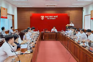 Ban Tuyên giáo và Dân vận Trung ương cùng đoàn công tác làm việc với Đại học Huế. (Ảnh: Đại Dương)