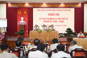 Kỳ họp thứ 10, HĐND TP Huế khóa VIII thông qua Nghị quyết về ứng trước ngân sách thành phố để triển khai các dự án đầu tư các khu tái định cư phục vụ Dự án đường sắt tốc độ cao.