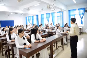 Khai mạc Kỳ thi Đánh giá năng lực các môn năng khiếu Khối M và Khối N đợt bổ sung 2025 tại Trường Đại học Sư phạm, Đại học Huế. (Ảnh: Huy Lê)