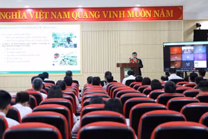 Hội thảo “Xây dựng và phát triển mạng lưới trung tâm đào tạo xuất sắc và tài năng về công nghệ sinh học trong nông nghiệp khu vực miền Trung - Tây Nguyên". (Ảnh: Đại Dương)