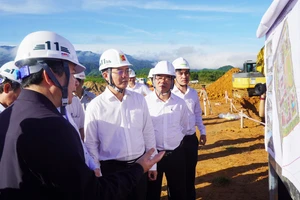 Kiểm tra tiến độ dự án 2 trường phổ thông nội trú liên cấp xã A Lưới 3 và xã A Lưới 4.