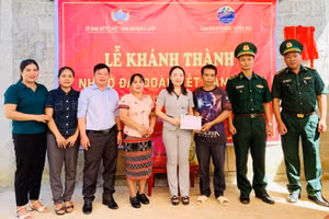 Khánh thành 1 ngôi nhà Đại đoàn kết cho hộ dân khó khăn ở vùng A Lưới, TP Huế.