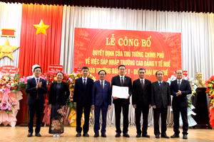 Công bố Quyết định của Thủ tướng Chính phủ về việc sáp nhập Trường Cao đẳng Y tế Huế vào Trường Đại học Y - Dược, Đại học Huế.