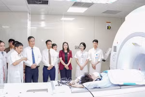 Ra mắt hệ thống máy cộng hưởng từ toàn thân thế hệ mới nhất, tích hợp các công nghệ tiên tiến, giúp phát hiện các tổn thương nhỏ nhất.