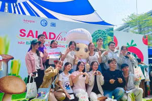 Tưng bừng chương trình “Salad First - Hãy bắt đầu bữa ăn bằng rau” tại Trường Đại học Y - Dược, Đại học Huế.