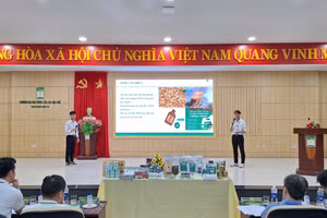 Các đội thi trình bày ý tưởng khởi nghiệp nông nghiệp tại vòng chung kết diễn ra chiều 18/5.