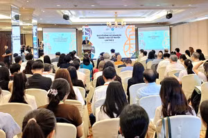 200 đại biểu trong nước và quốc tế tham dự hội nghị và cho ý kiến về việc cần thay thế động vật hoang dã trong y học cổ truyền. (Ảnh: Đại Dương)