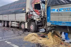 Hiện trường vụ tai nạn giao thông liên hoàn trên cao tốc La Sơn - Túy Loan.