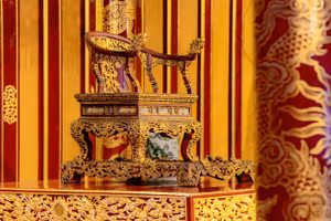 Bảo vật quốc gia Ngai vua triều Nguyễn vừa bị phá hoại. 