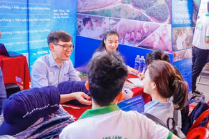 Sinh viên Trường Đại học Nông Lâm, Đại học Huế tham gia Ngày hội việc làm 2025.
