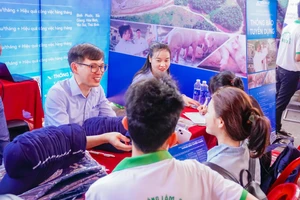 Sinh viên Trường Đại học Nông Lâm, Đại học Huế tham gia Ngày hội việc làm 2025.