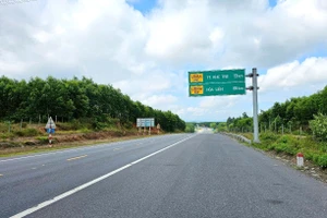 Cao tốc Bắc – Nam phía Đông đoạn La Sơn – Hòa Liên vừa được khởi công, mở rộng lên 4 làn xe.